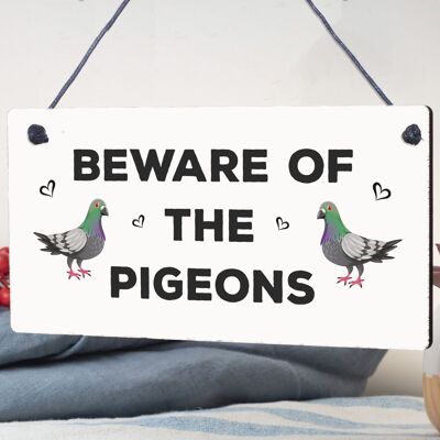 Beware Of The Pigeons Neuheit Holzschild zum Aufhängen im Shabby-Chic-Stil, Vogelschild, Geschenk