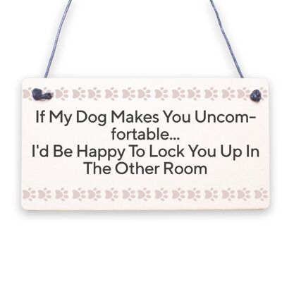 Placa colgante de madera con texto "If My Dog Makes You Uncomfort" para amantes de los perros