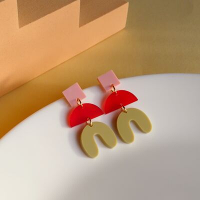 Pendientes llamativos de Becca en rosa, rojo y beige