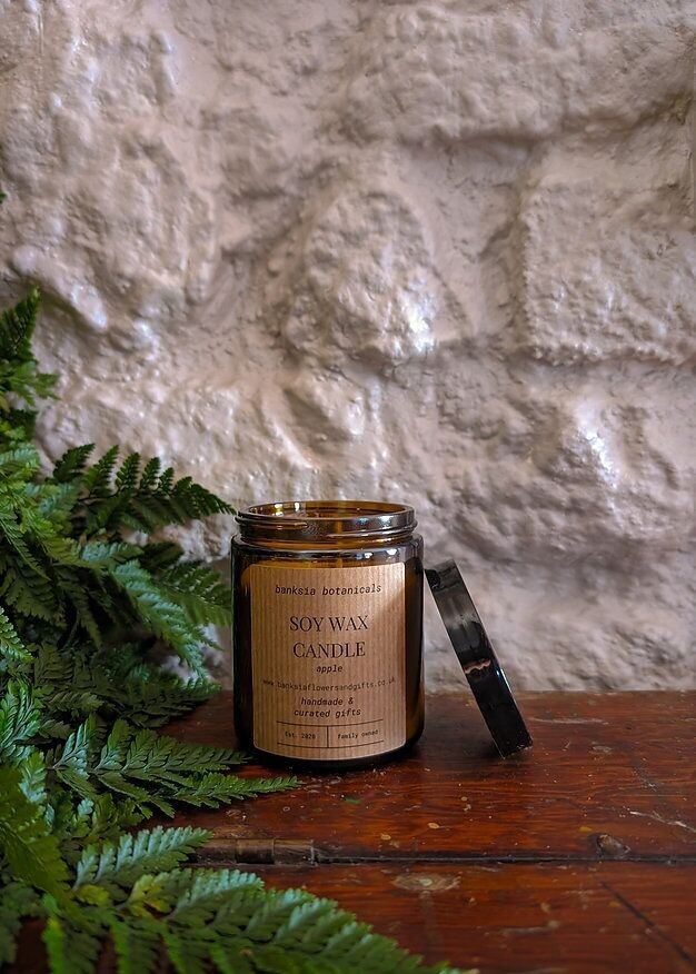 Candela in cera di soia colata a mano con mela
