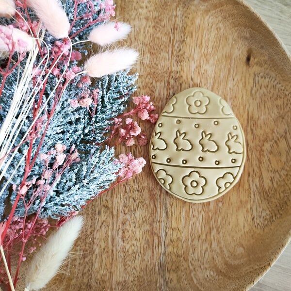 Cortador de galletas 8 cm - huevo con estampado de conejo y flores
