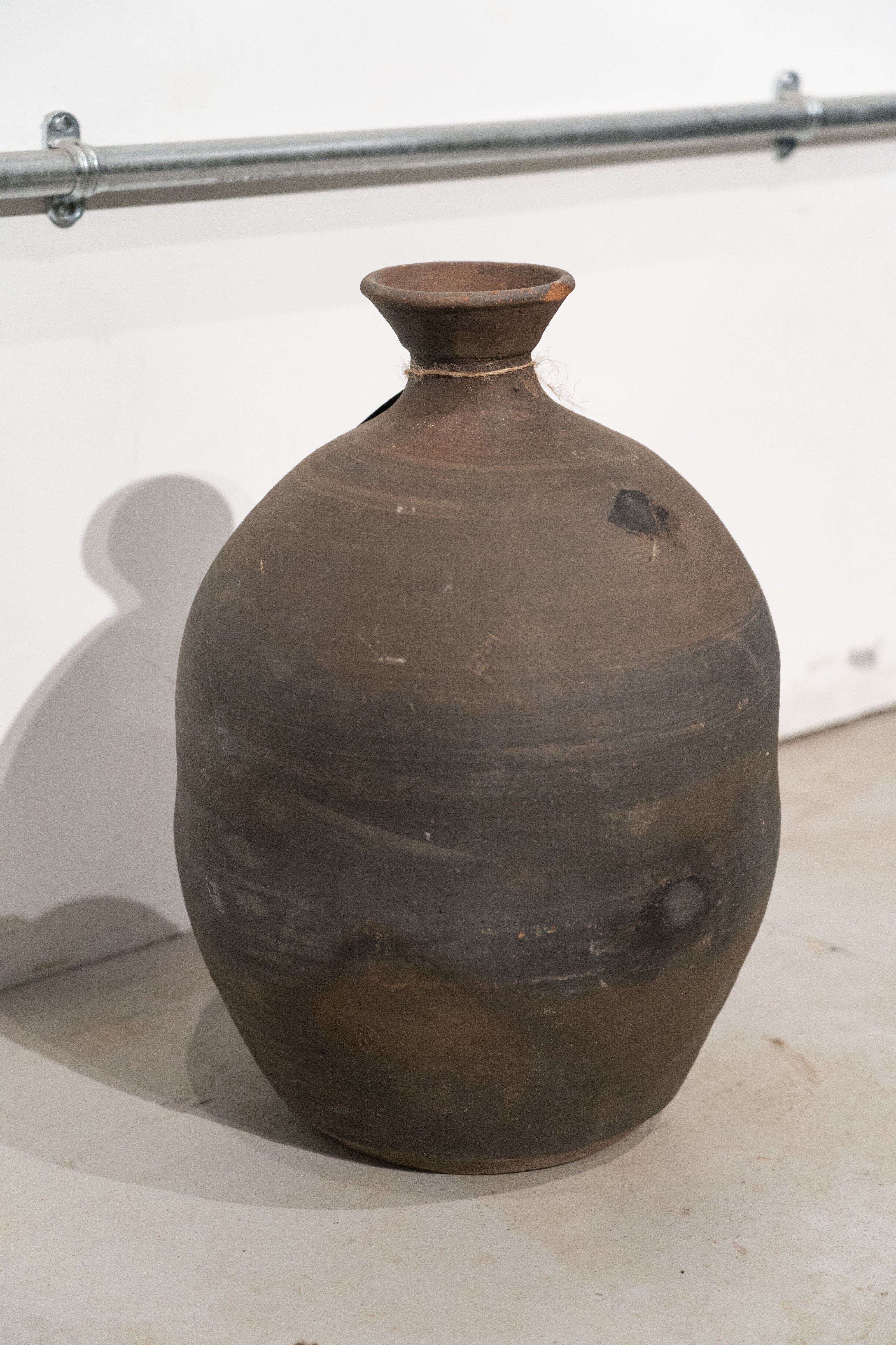 Vase asiatique antique à vin de riz n° 2