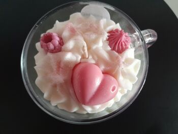 Bougie artisanale tasse parfumée fruits rouges, fraise des bois, framboise ou cerise noire décorée avec un coeur pour la fête des mamans 8