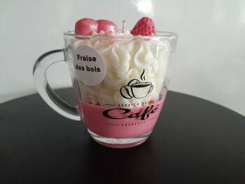 Bougie artisanale tasse parfumée fruits rouges, fraise des bois, framboise ou cerise noire décorée avec un coeur pour la fête des mamans 10