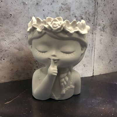 Handgefertigtes Jesmonit-Mädchen mit geflochtenem Topf/Vase – Stein
