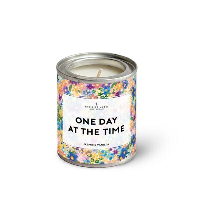 Kerzendose 90gr – One Day At The Time – Gelsomino Vaniglia
