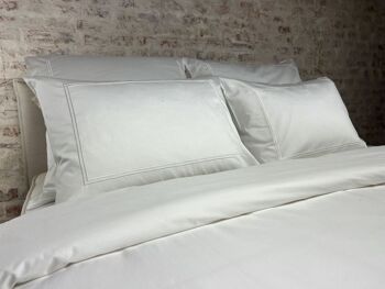 Parure de lit en blanc (broderie blanche) 2