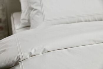 Parure de lit en blanc (broderie blanche) 3