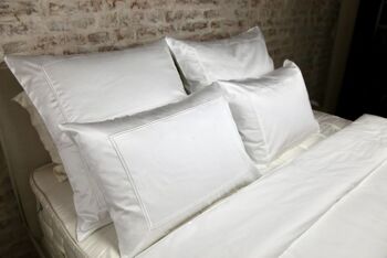 Parure de lit en blanc (broderie blanche) 4