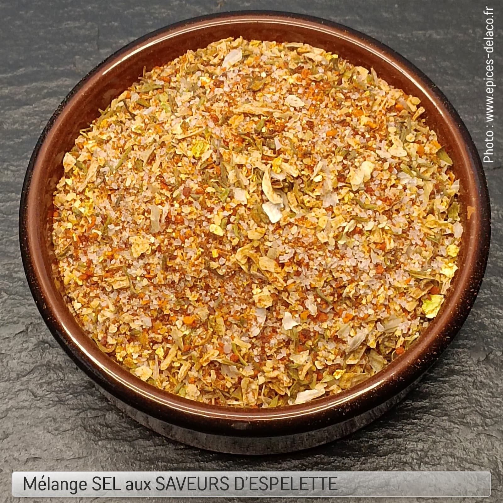 Sale aromatizzato all'Espelette: una miscela di spezie, sale ed erbe aromatiche