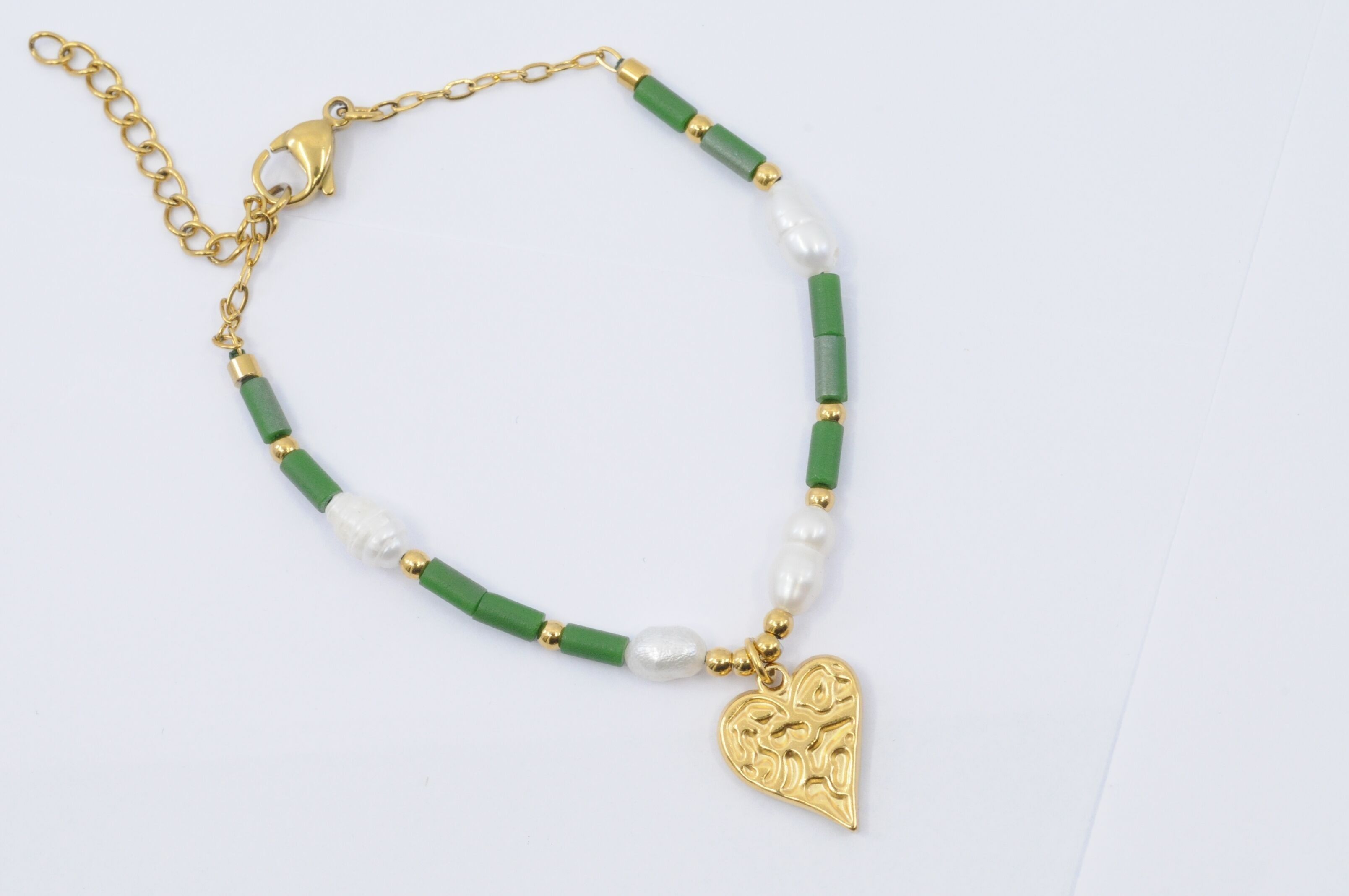 Gehämmertes Herz-Stahlarmband mit Perlen und Süßwasserperlen