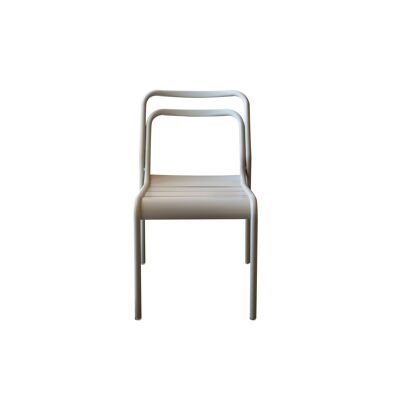 Calle8 Metallstuhl, matt seidengrau lackiert, stapelbar, für den Außenbereich.
