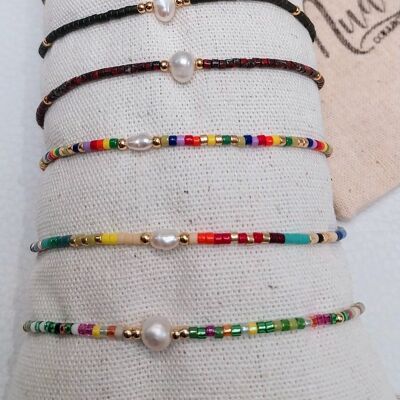 LOTTO di 12 braccialetti elastici assortiti con perle Miokis e perla coltivata centrale
