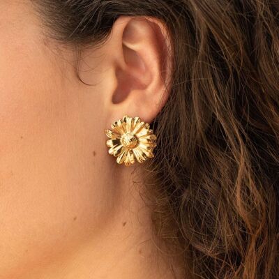 Daisy stud earrings - flower