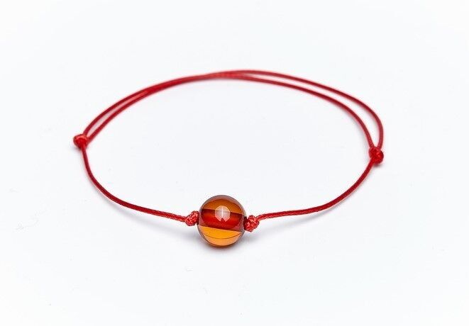 Bracciale in ambra con cordino rosso cognac