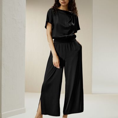 Short silk trousers with wide legs