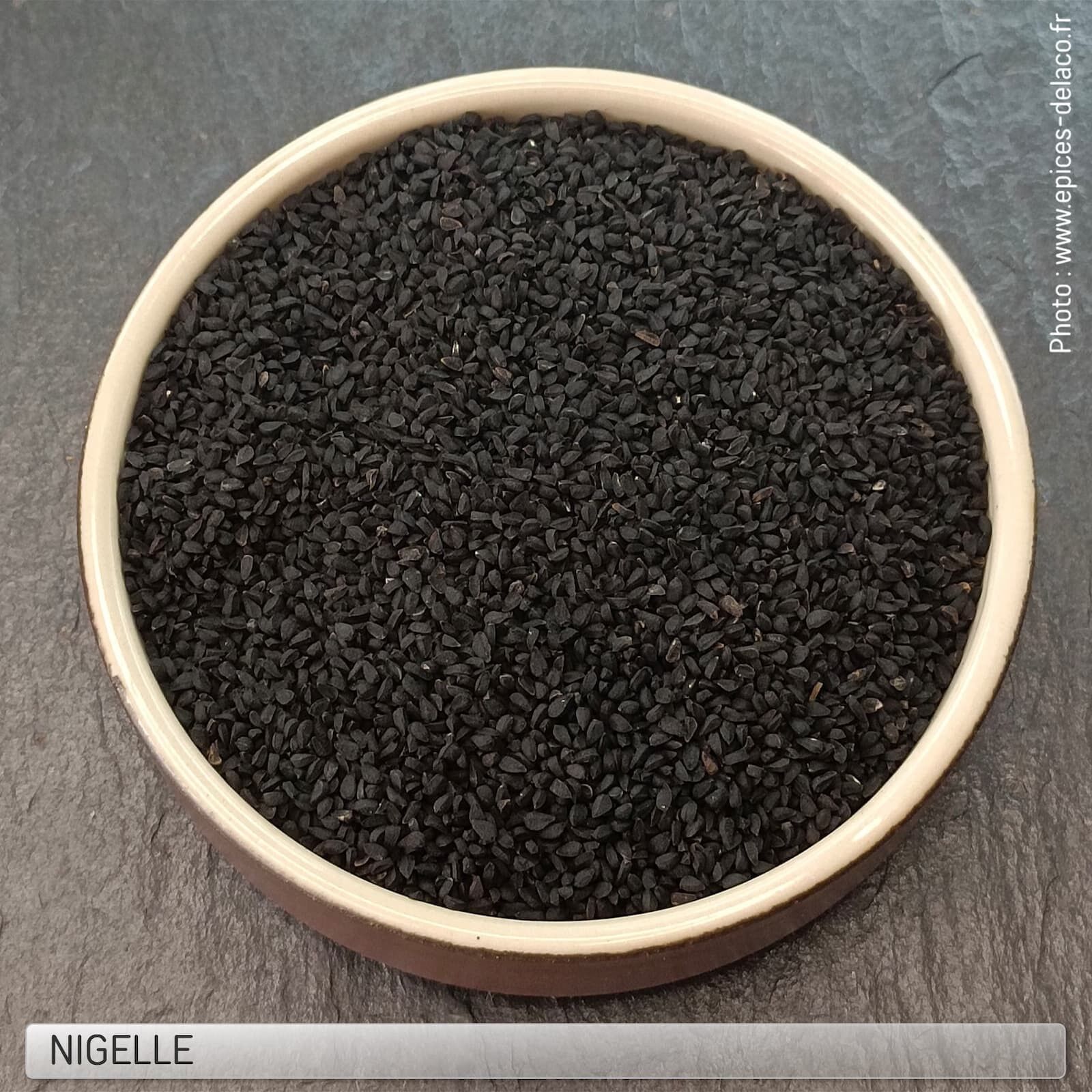 Nigella (cumino nero) - condimento, erba, spezia e aroma