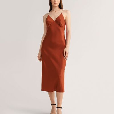 Elegante vestido de seda con escote en pico y perlas