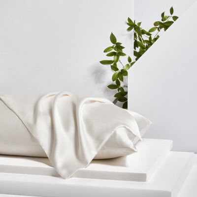 Funda de almohada sostenible y de alta calidad hecha de seda de morera orgánica.