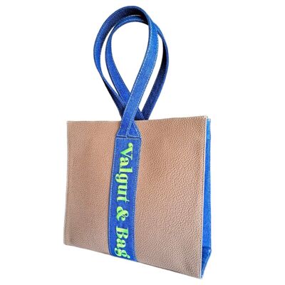 Aiko-Handtasche aus tapiokafarbenem Rindsleder und Denim mit zentralen Einkaufsgriffen