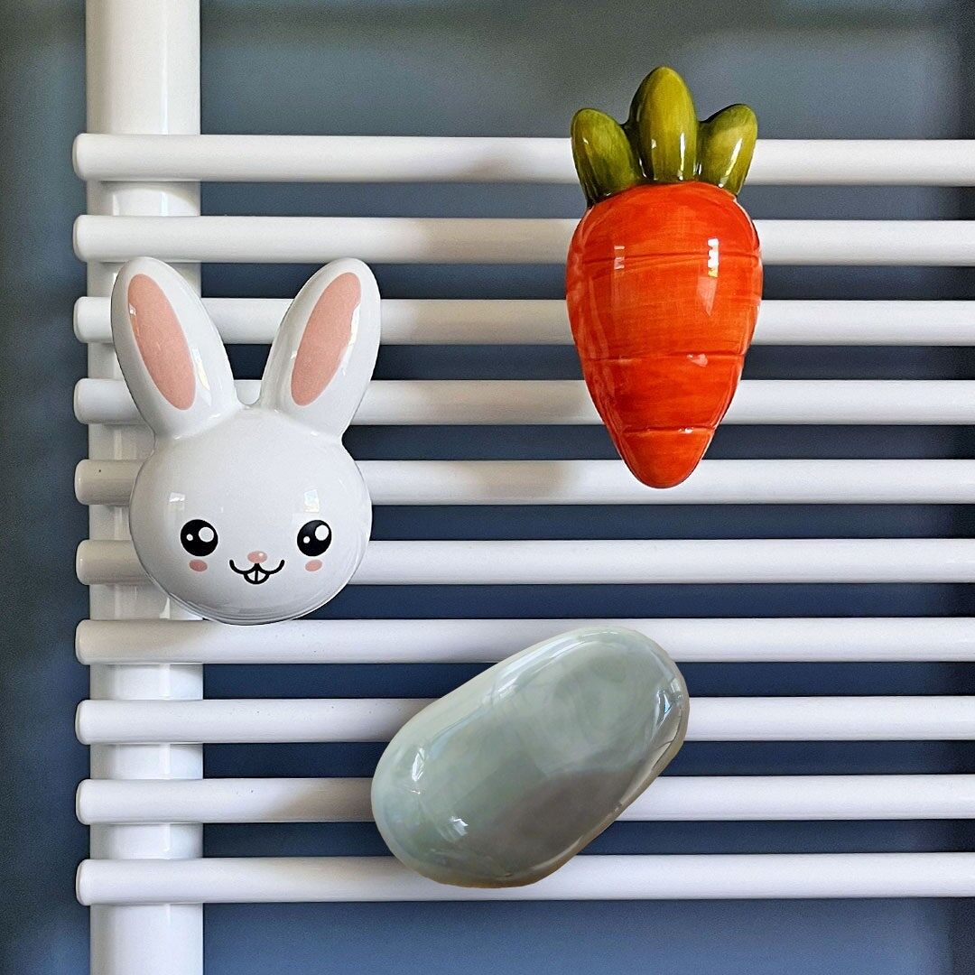 Satz Kleiderbügel für Heizkörper und Handtuchwärmer Herzschlag, Uhrenhase und Karotte