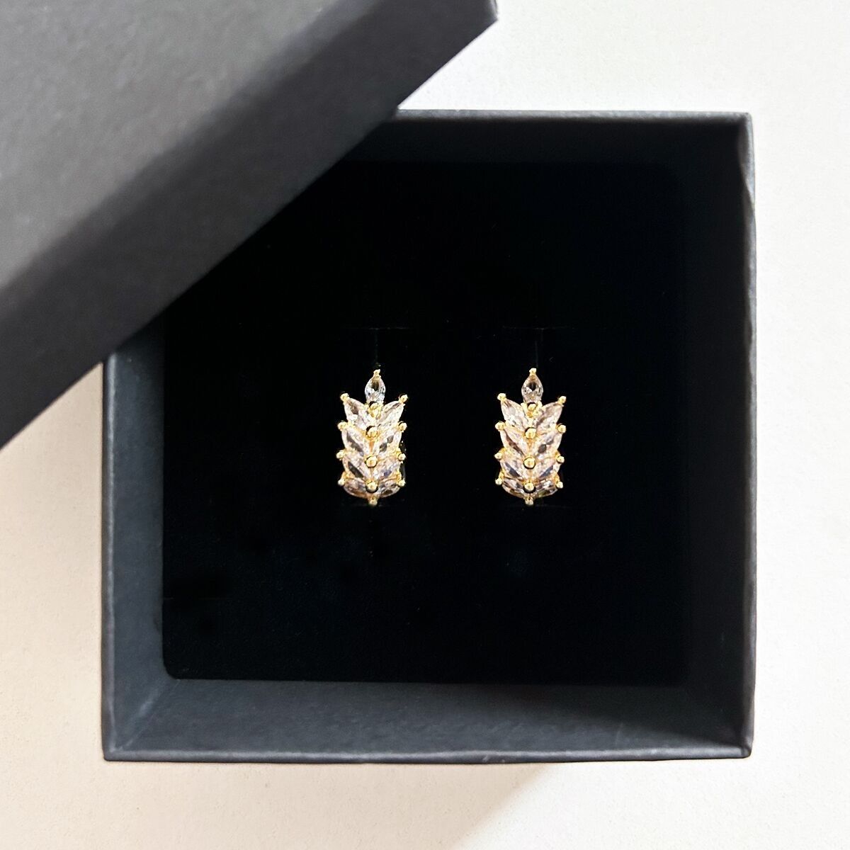 CÍRCULOS DE PÉTALOS Chapados en Oro 18k