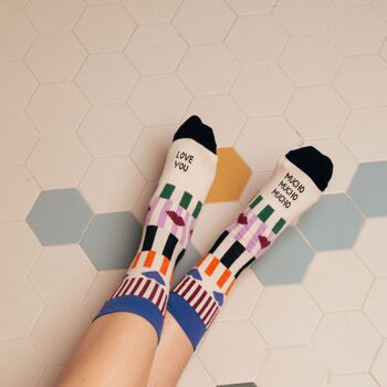 UO Chaussettes amusantes avec message « Love you very, very much » 3