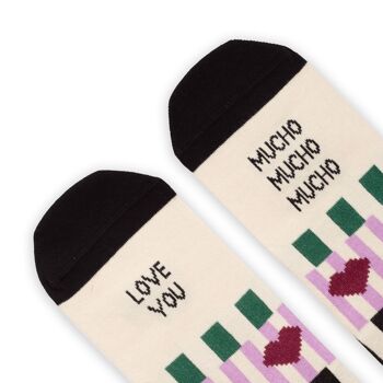 UO Chaussettes amusantes avec message « Love you very, very much » 5