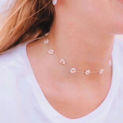White/gold rocaille/macramé daisy flower necklace
