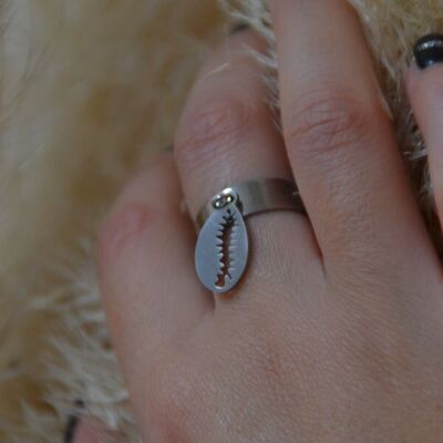 Large cowrie shell pendant ring - Silver stainless steel