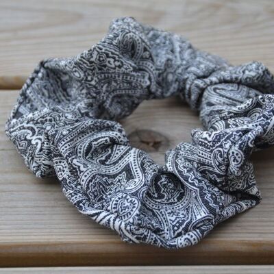 Black EMY jean scrunchie - paisley pattern