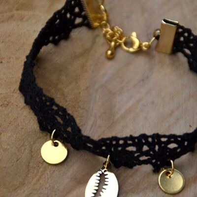 Bracelet boho - dentelle noire & pendentif coquillage