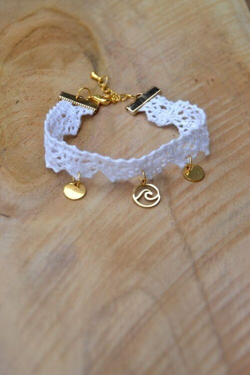 Bracelet boho - dentelle blanche & pendentif vague