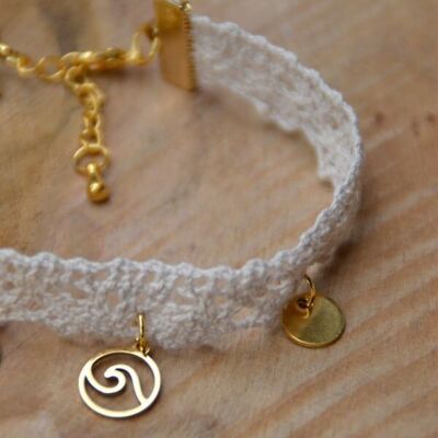 Boho bracelet - beige lace & wave pendant