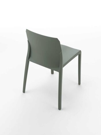 MI_AMI Bronze Green Chaise laquée vert mat, empilable, pour usage intérieur et extérieur. 5