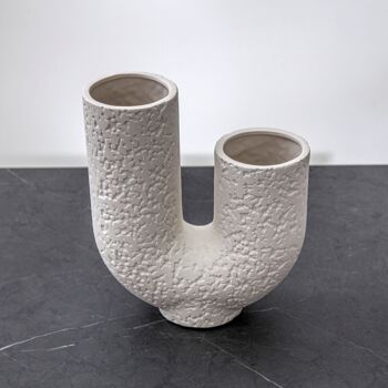 Vase U Asymétrique Texturé - Couleur Argile 1