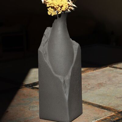 “Cut In Stone” Vase – L – Black