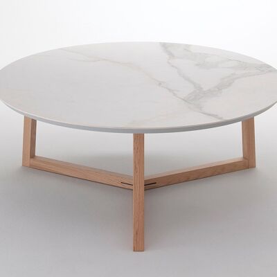 Table basse ASTYLE 98 avec plateau en céramique Calacatta Blanc et base en bois.
