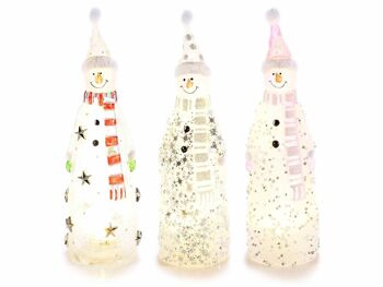 Bonhommes de neige de Noël en verre lumineux décorés de lumières LED et de pompons sur les chapeaux