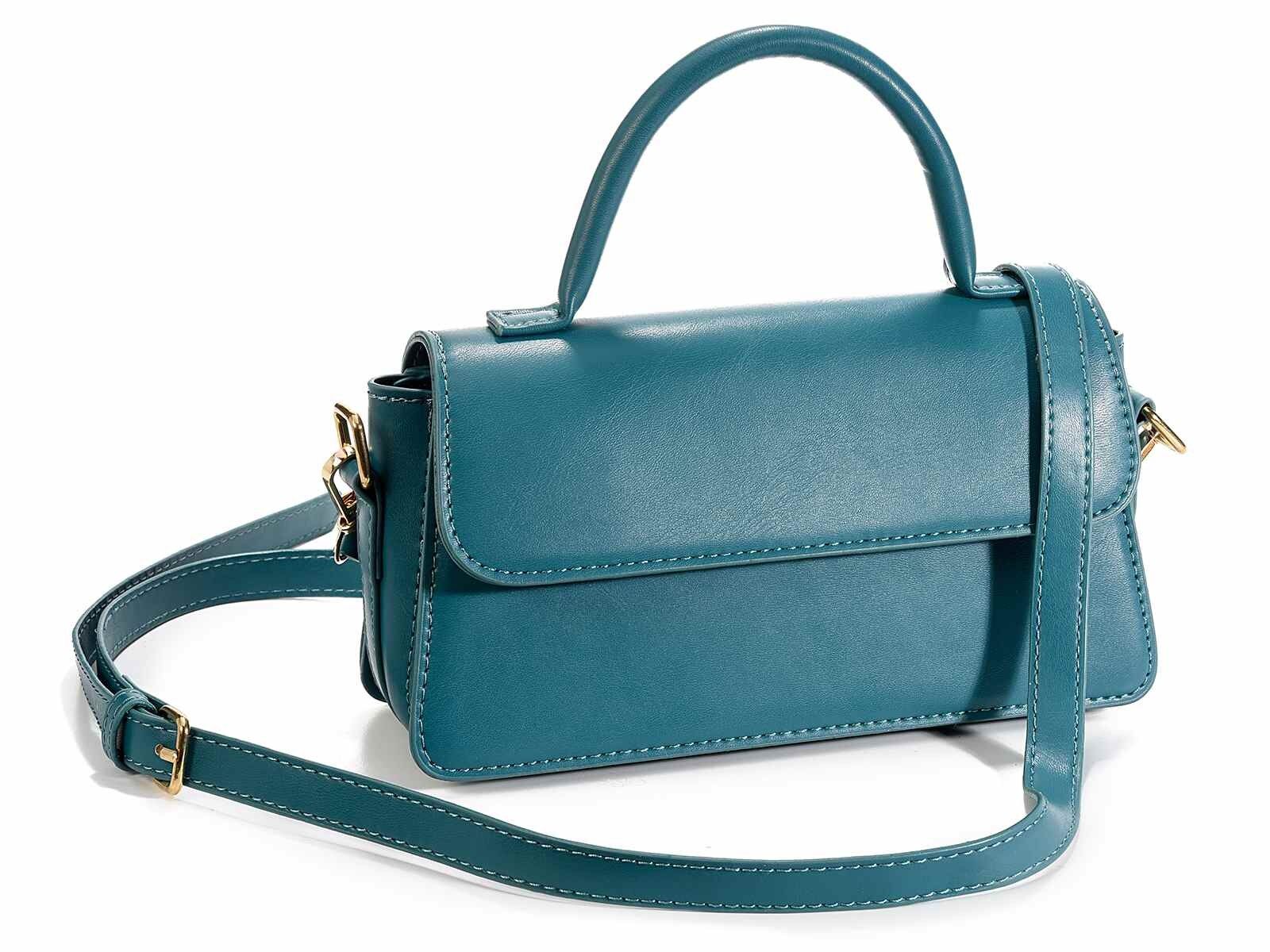 Bandolera y bolsos de mano para mujer en símil piel color verde petróleo con cierre de cremallera y frontal con botones magnéticos