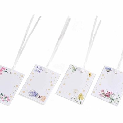 Packungen mit 25 weißen Papieranhängern mit „Blumen“-Aufdruck und weißem Satinband