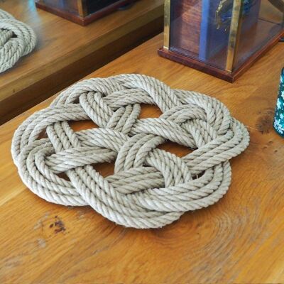 Rosette 8 loops corded trivet