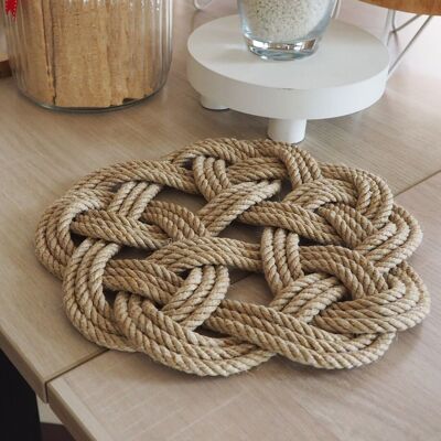 Rosette 10 loops corded trivet