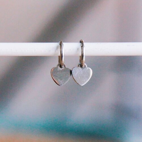 Stainless steel hoop earrings with mini heart – silver