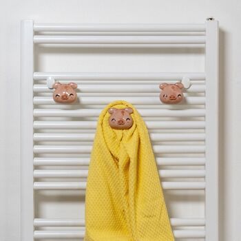 Cintre cochon rose pour radiateurs et sèche-serviettes 3