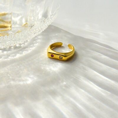 Vergoldeter Ring mit rosa Details, schöner Ring für sie