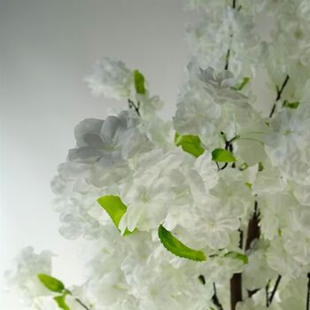 Arbre à fleurs blanches artificielles 4