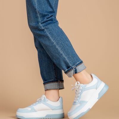 Women's low-top sneakers with two-tone chunky sole