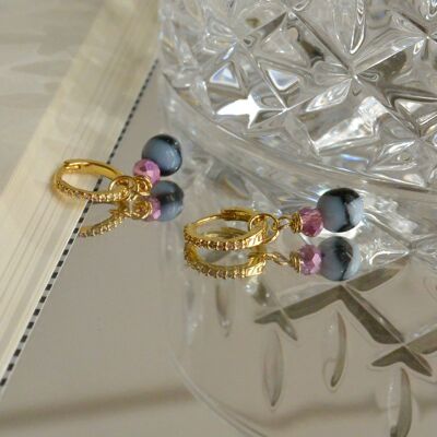 Graue Huggie-Ohrringe mit Perlenanhänger, zierliche Ohrringe für Frauen