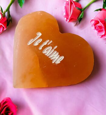 Cœur en Sélénite rose gravé "Je t'aime", pour une déclaration d'amour. 4